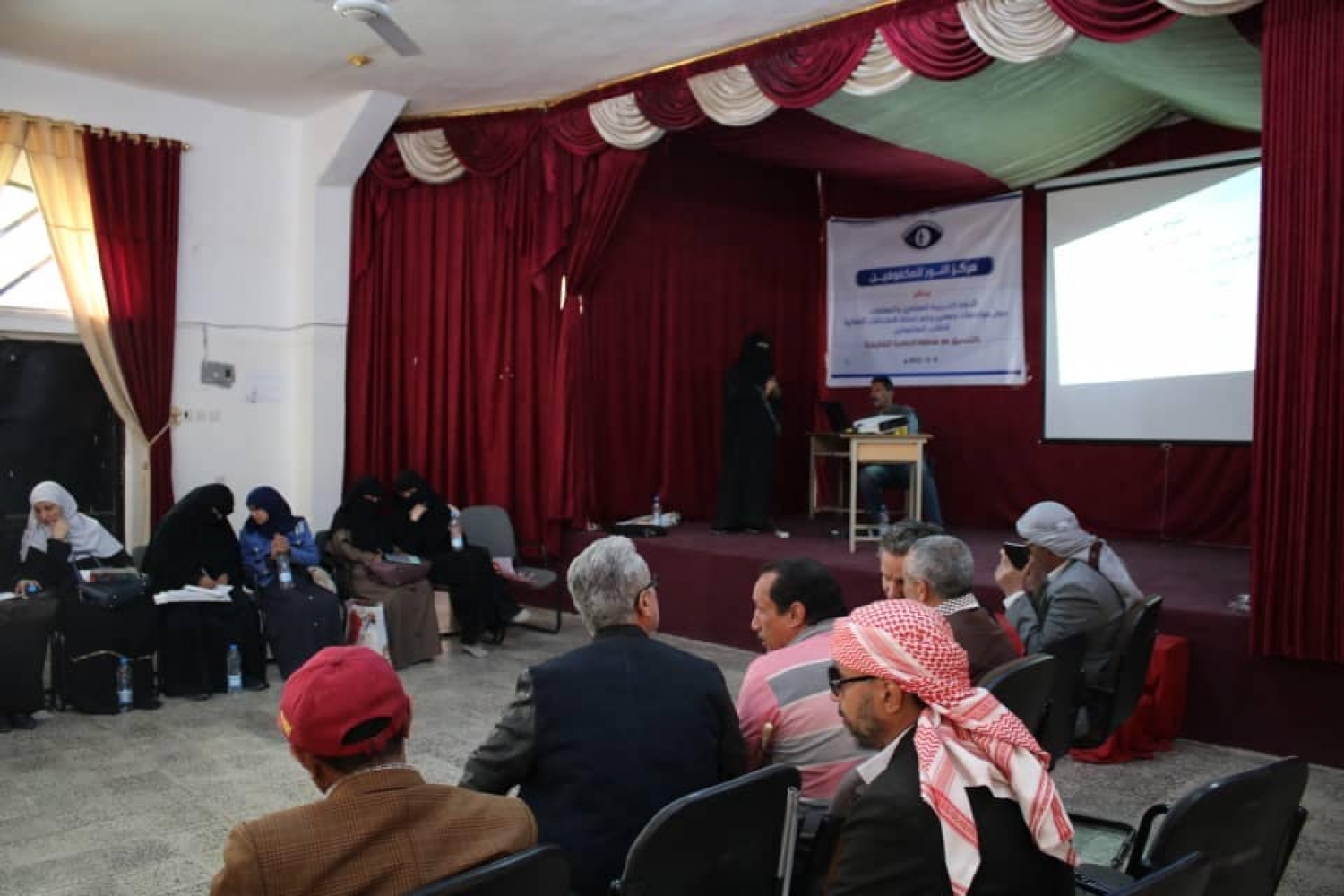 مركز النور للمكفوفين : يقيم دورة مواصفات ومعايير وضع أسئلة الاختبارات النهائية للطلاب المكفوفين